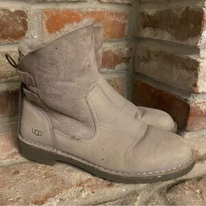 UGG Women’s Naiyah Light Gray Suede Ankle Boots Shoes size 9.5